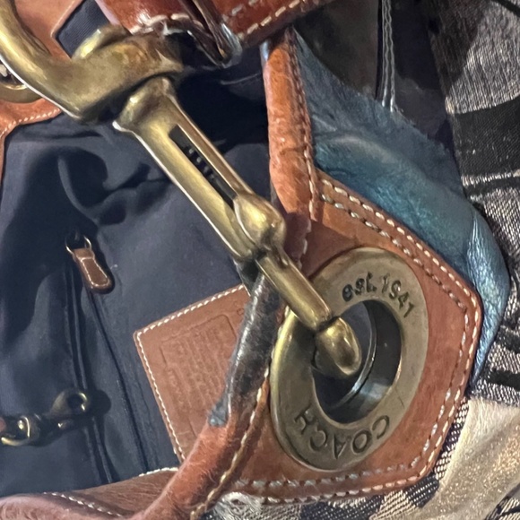 Beautiful Navy Coach Shoulder Bag in Excellent Condition - Picture 9 of 12